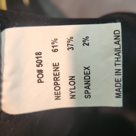 Body Glove Black and Yellow Rash Guard Swim Top - Picture 5 of 7